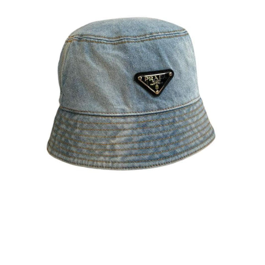 gorra prada